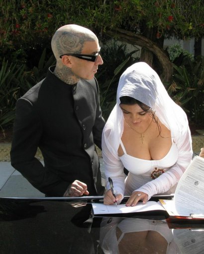 Kourtney Kardashian pokazała zdjęcia ze swojego drugiego ślubu. Zobacz galerię!
