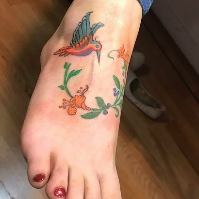 Zobacz piękne tatuaże na stopie!