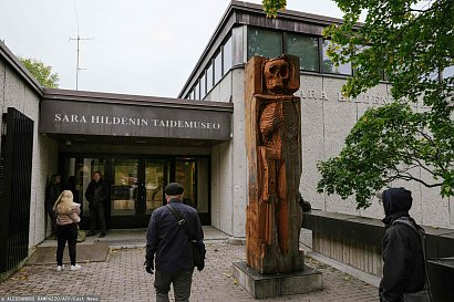 Muzeum Sztuki w fińskim mieście Tampere prezentuje debiutancką wystawę rzeźb Brada Pitta.