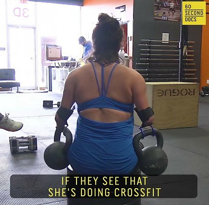 Lindsay Hilton trenuje crossfit. Jest osobą z niepełnosprawnością, ale mimo tego radzi sobie rewelacyjnie! Zobacz, jak wyglądają jej treningi.