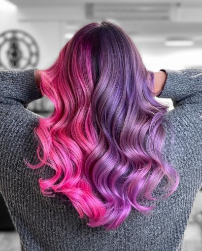 Różowe włosy - koloryzacja, która dalej jest w modzie. Zobacz inspiracje!