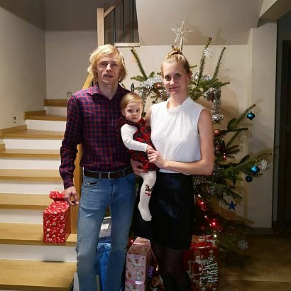Marta i Dawid Kubaccy przywitali dziś na świecie drugą córkę! Żona skoczka zamieściła w mediach społecznościowych urocze zdjęcie małej Mai. Zobaczcie!