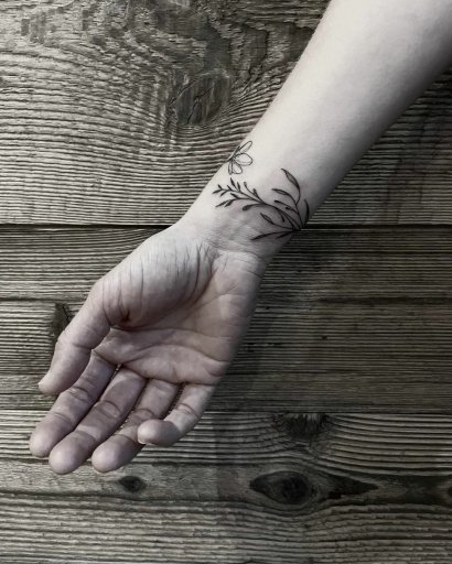 Tatuaż na nadgarstku - zobacz piękne przykłady dla kobiet i mężczyzn!
