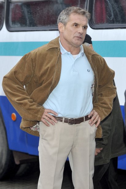 Na szczęście operator zauważył, że aktor nie wypływa i ktoś z produkcji w ostatniej chwili rzucił mu się na pomoc.