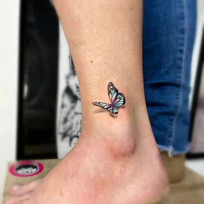 #butterflytattoo - tatuaż motyla. To piękny i kobiecy motyw! Zobacz nasze propozycje!