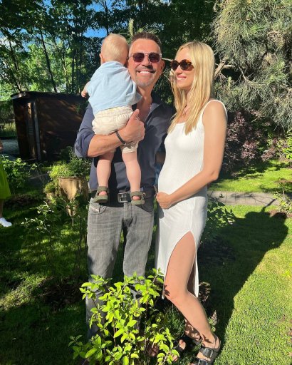 Krzysztof Ibisz spodziewa się czwartego dziecka. Radosną nowinę ogłosiła jego żona Joanna Ibisz za pośrednictwem Instagrama, publikując zdjęcie, na którym w towarzystwie męża i synka z dumą prezentuje ciążowy brzuszek.