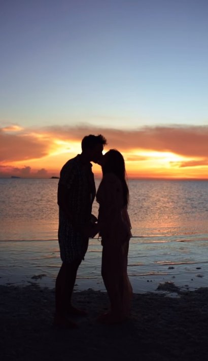 Na swoim profilu na Instagramie pokazała romantyczne wideo ze swoim ukochanym. Para nie szczędzi sobie czułości. Gratulacje!
