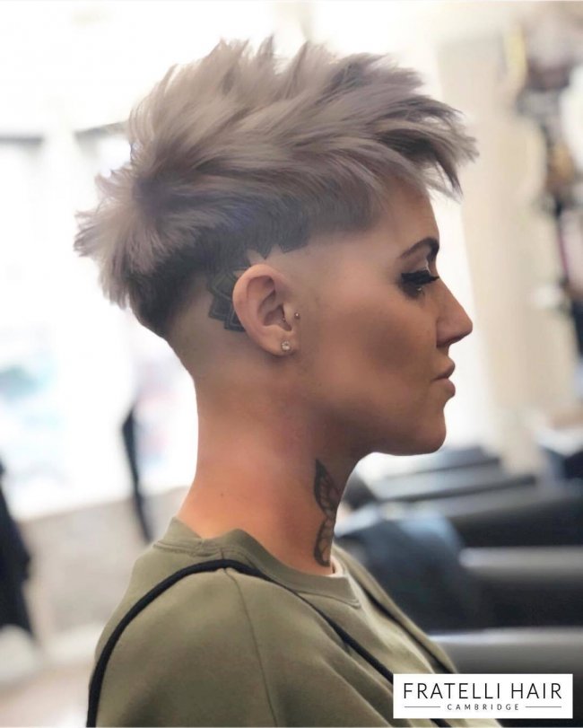 Modne Krtkie Fryzury 2018 Damskie Tattoos T Tattoo